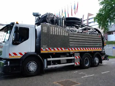 Camion hydrocureur ACS Assainissement utilisé pour le débouchage de canalisation