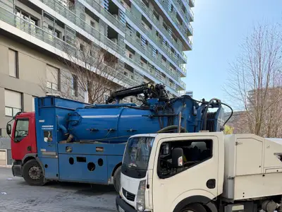 Véhicules d'intervention ACS Assainissement sur site